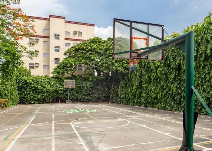 Spacious 2br W/ Free Pool Access&parking Apartamento Manila